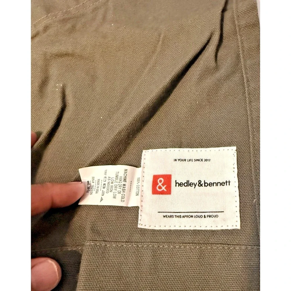 Hedley & Bennett Cross back Chef's Apron Professional Apron - Green/Red